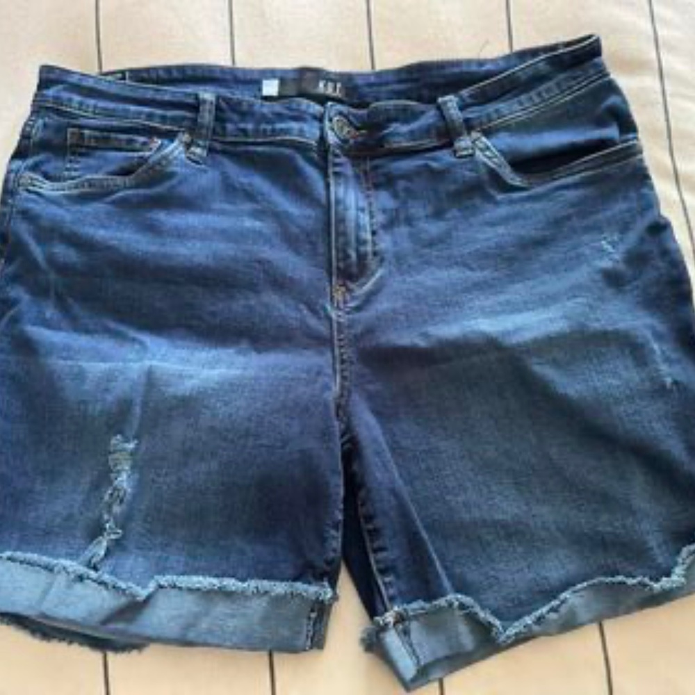 NWOT Kut from the Kloth Catherine Boyfriend shorts